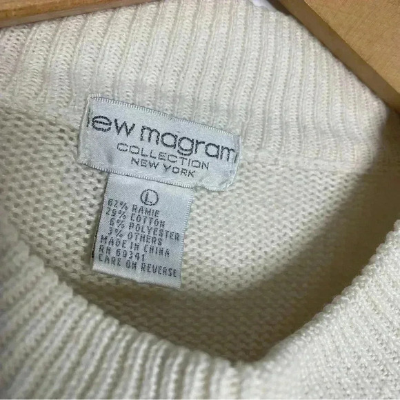 Lew Magrum VINTAGE gold and cream, gold beaded snowflake Christmas sweater SZ-L - Picture 6 of 11